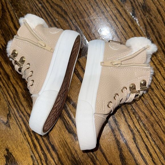 Cynthia Rowley Tan and White Fur-Lined Boots 6 - Picture 3 of 8